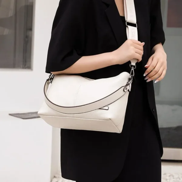 Le Sac a Main Bandouliere en Cuir 11 1