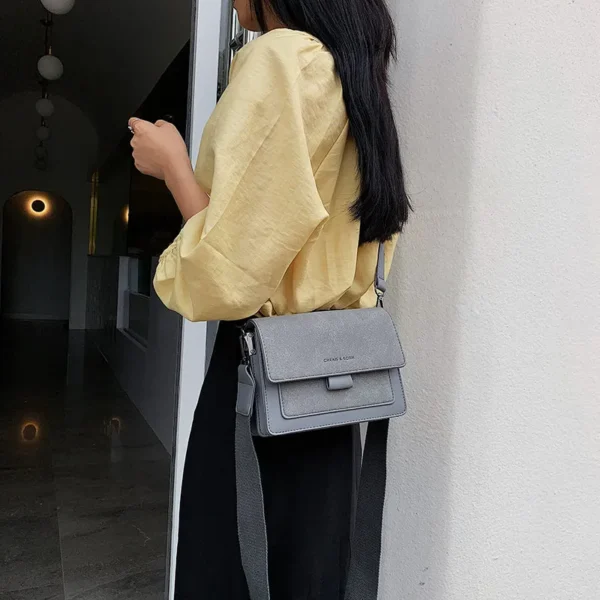 Sac a Main Large Bandouliere 10 1